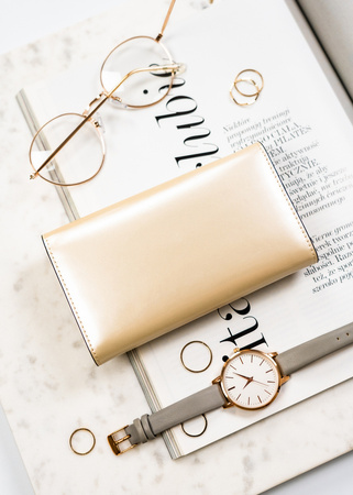 Klassische, elegante Damen Geldbörse in Beige mit Platz für Fahrzeugschein – Peterson