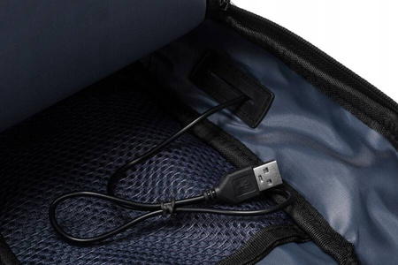 Umhängetasche mit USB-Anschluss – Peterson