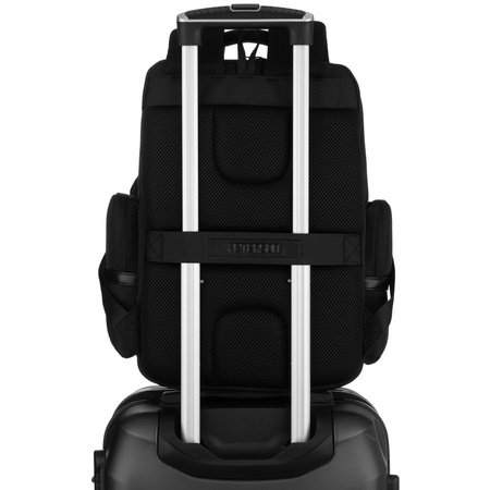 Reise-Rucksack aus Polyester in Schwarz, aufgehängt an verstellbaren Schultergurten – Peterson