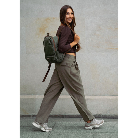 Grüner Damen-Rucksack mit verstellbaren Trägern und Reißverschluss – Peterson