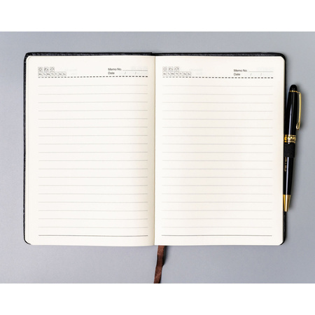 Schwarzes Notizbuch im A5-Format, liniert – Peterson