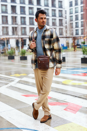 Geräumige Leder Herrentasche mit Fächern – Peterson