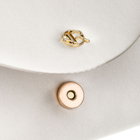 Weiße Damen-Clutch aus synthetischem Stoff, an einer Kette hängend - Rovicky