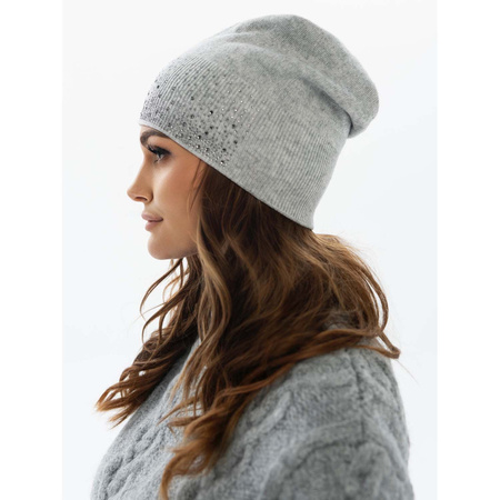 Warme Beanie Mütze mit glitzernden Kristallen – Peterson