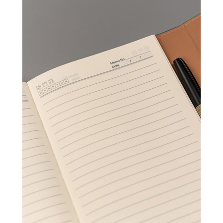 Geschenkset: Türkiser Notizblock mit Magnetverschluss und schwarzer Kugelschreiber – Peterson