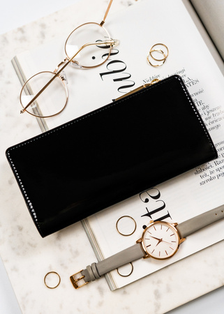 Große, klassische Damen Geldbörse in Schwarz mit Druckknopfverschluss – Peterson