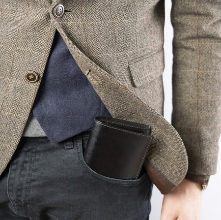 Herren Geldbörse Hochformat aus Glattleder mit goldenem Akzent – Rovicky