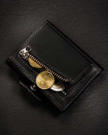 Kleine Herren Geldbörse hochformat schwarz aus Leder mit Druckknopf – Peterson