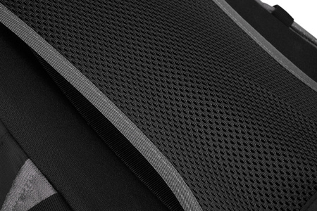 Schwarzer Adventure Trekkingrucksack mit Regenschutz – Peterson