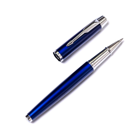 Granatblauer und silberner Metallkugelschreiber mit schwarzer Mine – Peterson