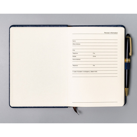 Notizbuch mit festem Einband im B6-Format in Marineblau, bedruckt mit Punkten - Peterson