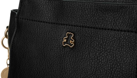 Damen Umhängetasche mit Anhänger und breitem Gurt – LuluCastagnette