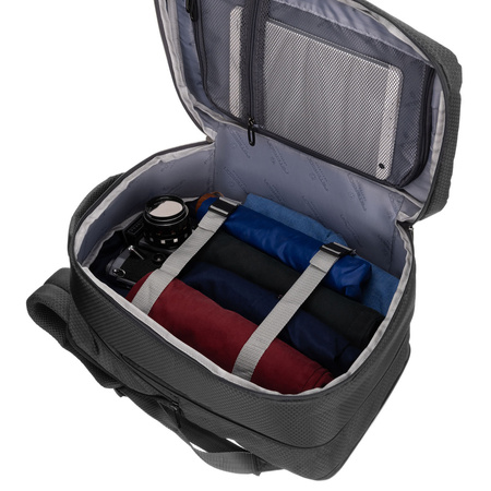 Grauer Reise-Rucksack aus Polyester, aufgehängt an verstellbaren Trägern - Peterson