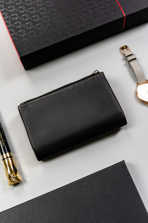 Mittelgroße Damen Geldbörse aus Leder in Schwarz – Peterson