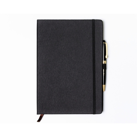 Schwarzes Notizbuch im Format B5, bedruckt mit Punkten, ausgestattet mit einem Verschlussgummi – Peterson