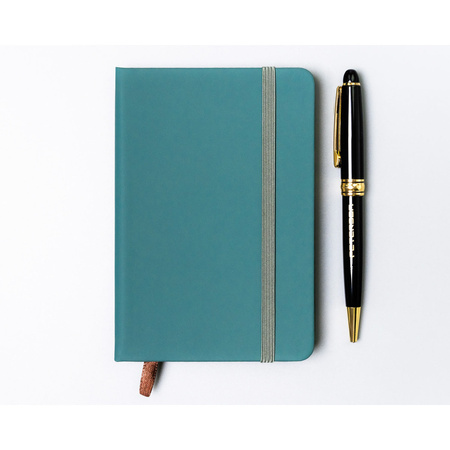 Grünes Notizbuch im A6-Format mit gepunkteten Seiten – Peterson