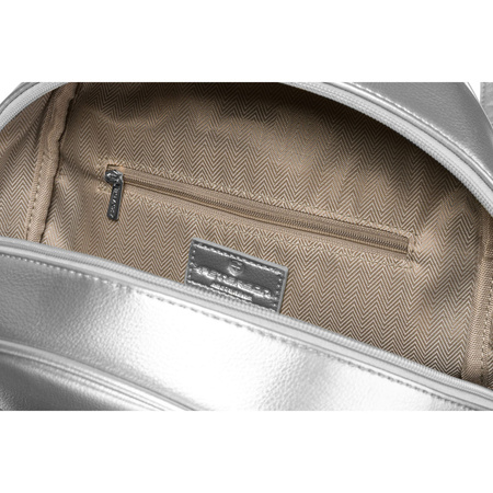 Silberner glänzender Damen Rucksack mit Steppung und Nieten aus Öko-Leder – Peterson