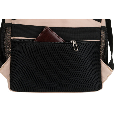 Beiger Reise-Rucksack aus Polyester, an verstellbaren Schultergurten hängend - Peterson