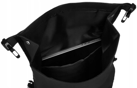 Wasserabweisender Rucksack in Schwarz mit Schnallenverschluss – Peterson