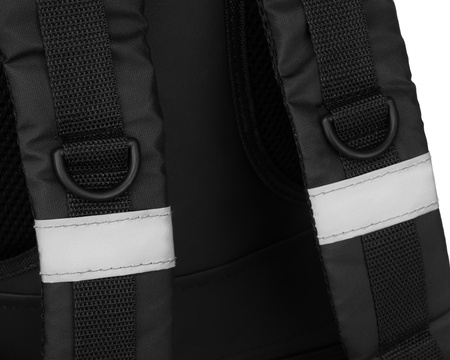 Reiserucksack in Schwarz mit praktischem Trolleygurt – Peterson