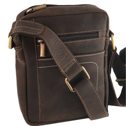 Herren Ledertasche mit langem Schulterriemen – Always Wild