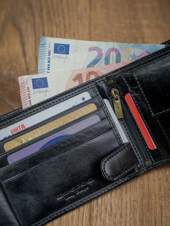 Klassische Herren Geldbörse aus Leder mit RFID-Schutz – Rovicky