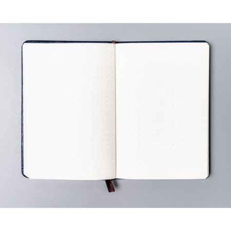 Notizbuch A6 in Marineblau mit Punktmuster – Peterson