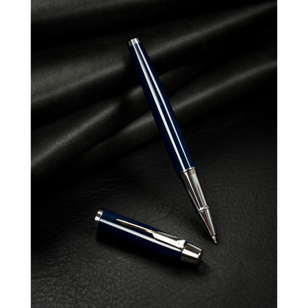 Dunkelblauer Metallkugelschreiber in eleganter Geschenkbox – Peterson