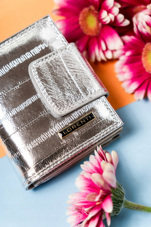 Elegante, kleine Damen Geldbörse aus Leder mit Bügel- und Druckknopf – Lorenti