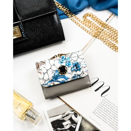 Kleine, blaue Damen Minigeldbörse aus Leder mit Blumenmuster – Peterson