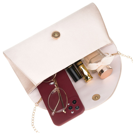 Elegante Damen-Clutch in Beige aus Synthetikstoff und an einer Kette hängend - Rovicky