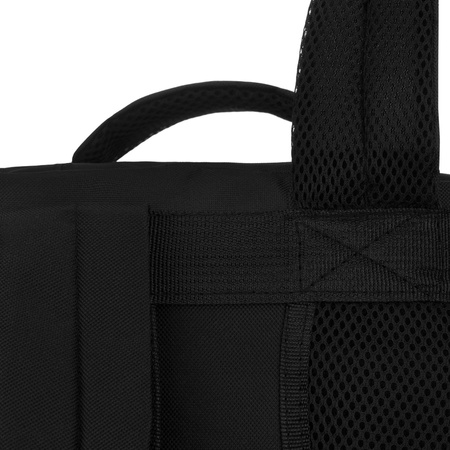 Reise-Rucksack aus Polyester in Schwarz, zweifach unterteilt und ideal als Handgepäck - Peterson