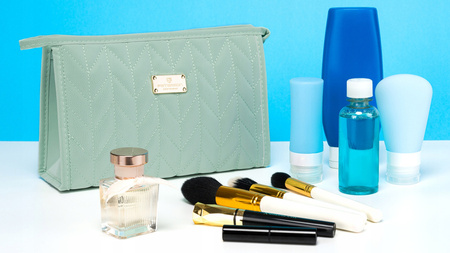 Einfaches Damen Kosmetiketui aus grünem Öko-Leder im Fischgrätmuster – Peterson