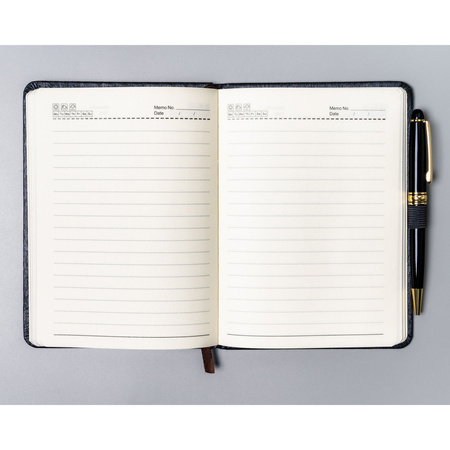 Graues Notizbuch im B6-Format, liniert, mit Gummiband zum Verschließen – Peterson