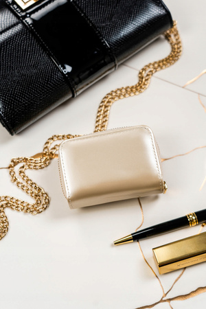 Elegante Damen Geldbörse aus lackiertem Öko-Leder – Peterson