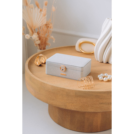 Elegante Schatulle in Silberfarbe, mit einem Druckverschluss und Schlüssel verschließbar – Peterson