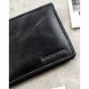Schwarze Herren-Geldbörse aus Naturleder ohne äußeren Verschluss – Peterson
