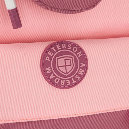 Geräumiger Schulrucksack aus Polyester in Rosa, aufgehängt an verstellbaren Trägern – Peterson