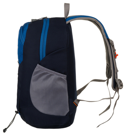 Blauer Trekkingrucksack mit bequemen Schulterriemen – Peterson