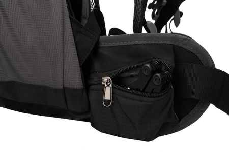 Schwarzer Adventure Trekkingrucksack mit Regenschutz – Peterson