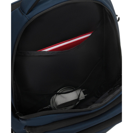 Dunkelblauer Reise-Rucksack aus Polyester mit Laptopfach, aufgehängt an verstellbaren Schultergurten – Peterson