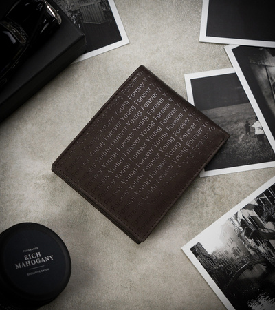 Herren Geldbörse aus Echtleder mit Monogrammprägung – Forever Young