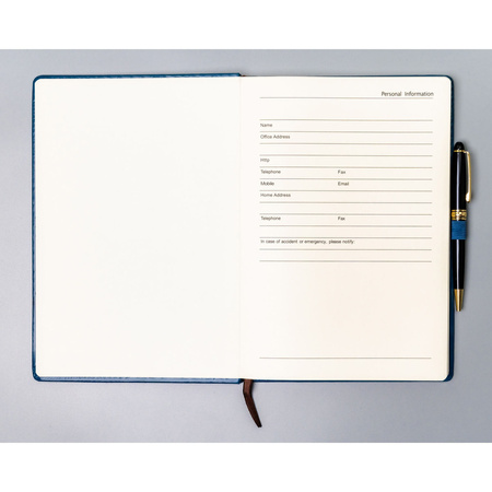 Blauer Notizblock im Hardcover im B5-Format mit gepunkteten Seiten – Peterson