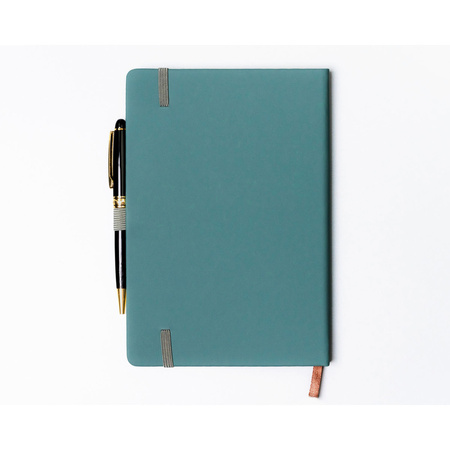 Grünes Notizbuch im Hardcover-Format A5, liniert, mit Stiftschlaufe – Peterson