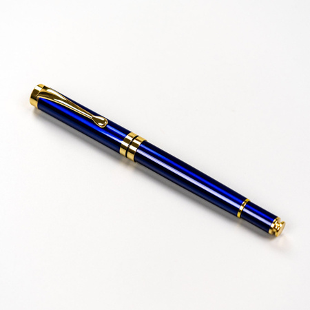Eleganter Metallkugelschreiber in Marineblau mit goldenen Akzenten – Peterson