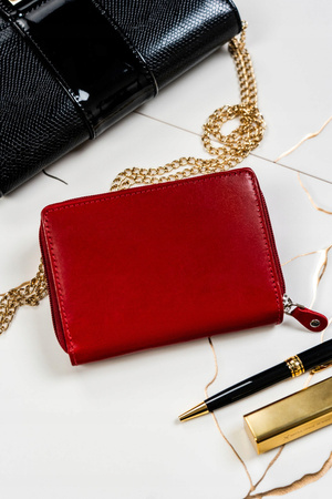 Geschenkset: Leder Geldbörse mit Reißverschluss und Schlüsselanhänger – Peterson