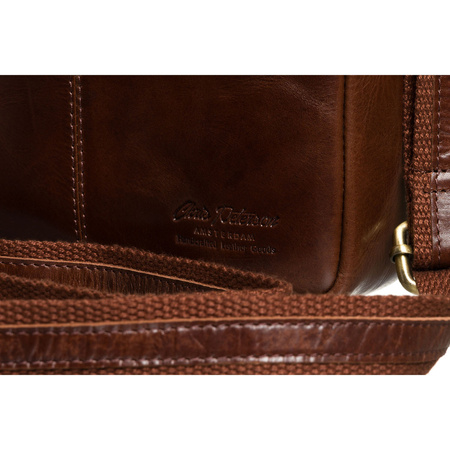 Herren-Umhängetasche aus Leder in Braun mit einer kleinen Tasche im Set – Peterson