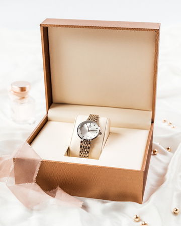 Modische Damenuhr mit Analoganzeige – Peterson