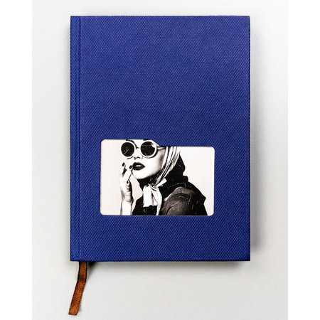 Notizbuch in Marineblau mit festem Einband und im B6-Format, bedruckt mit Punkten – Peterson