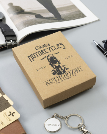 Vertikale Herren Geldbörse aus Nubukleder mit Prägung und Kette